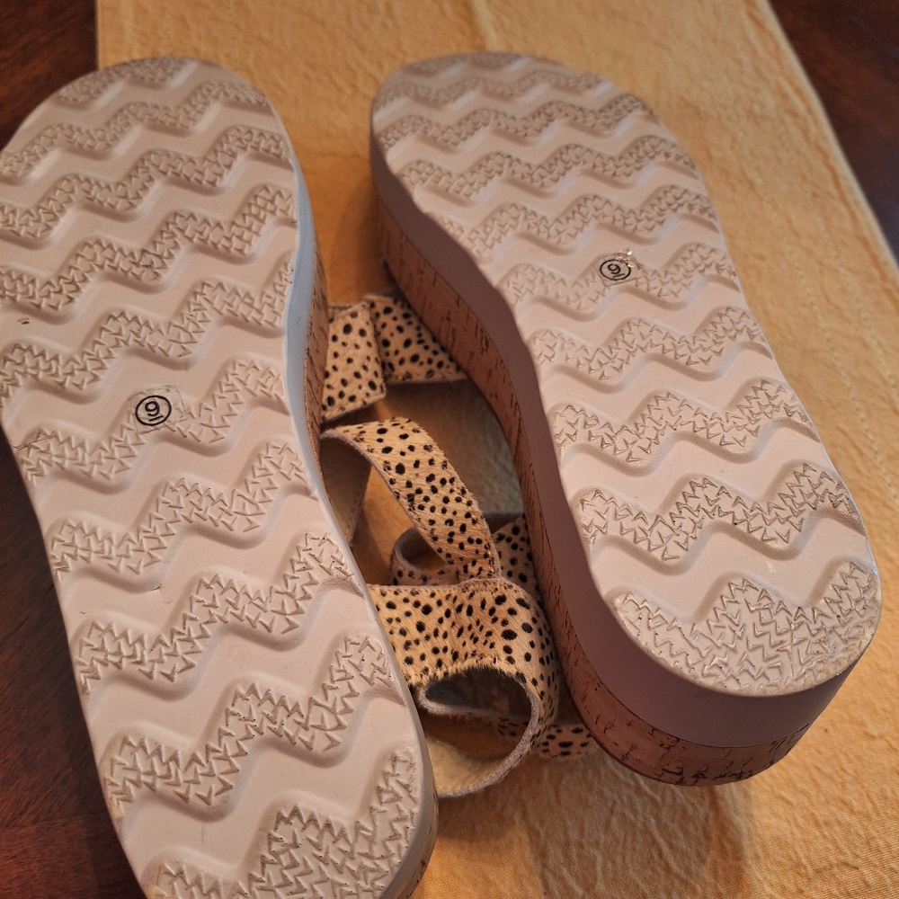 NWOT leather BOUTIQUE BY CORKYS furry platform flatform sandals si… - Picture 12 of 15
